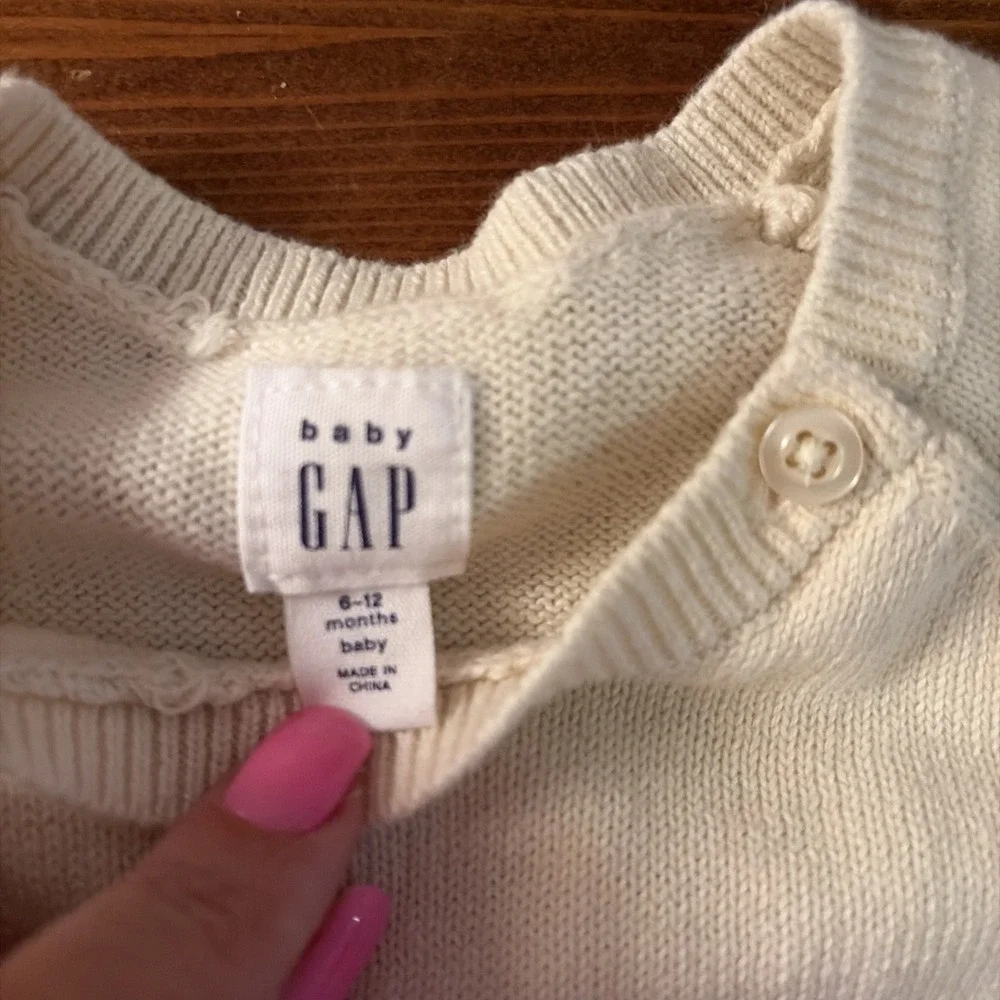 BABY GAP BEIGE BEAR‎ POCKET SWEATER SIZE 6-12 Months